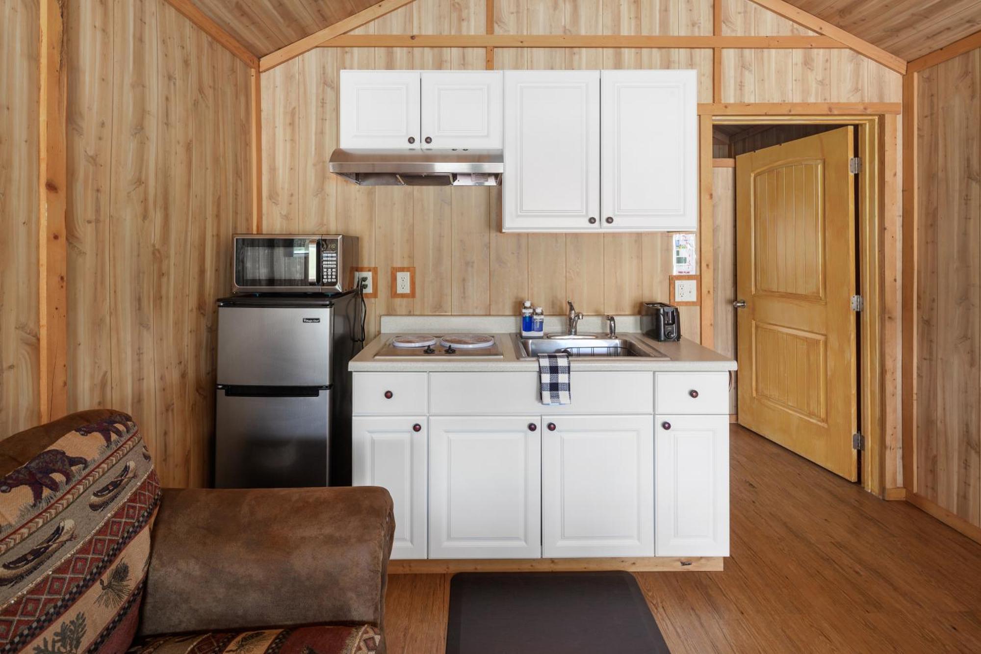 Sky Eco - Glacier General Store And Cabins Coram Exterior photo