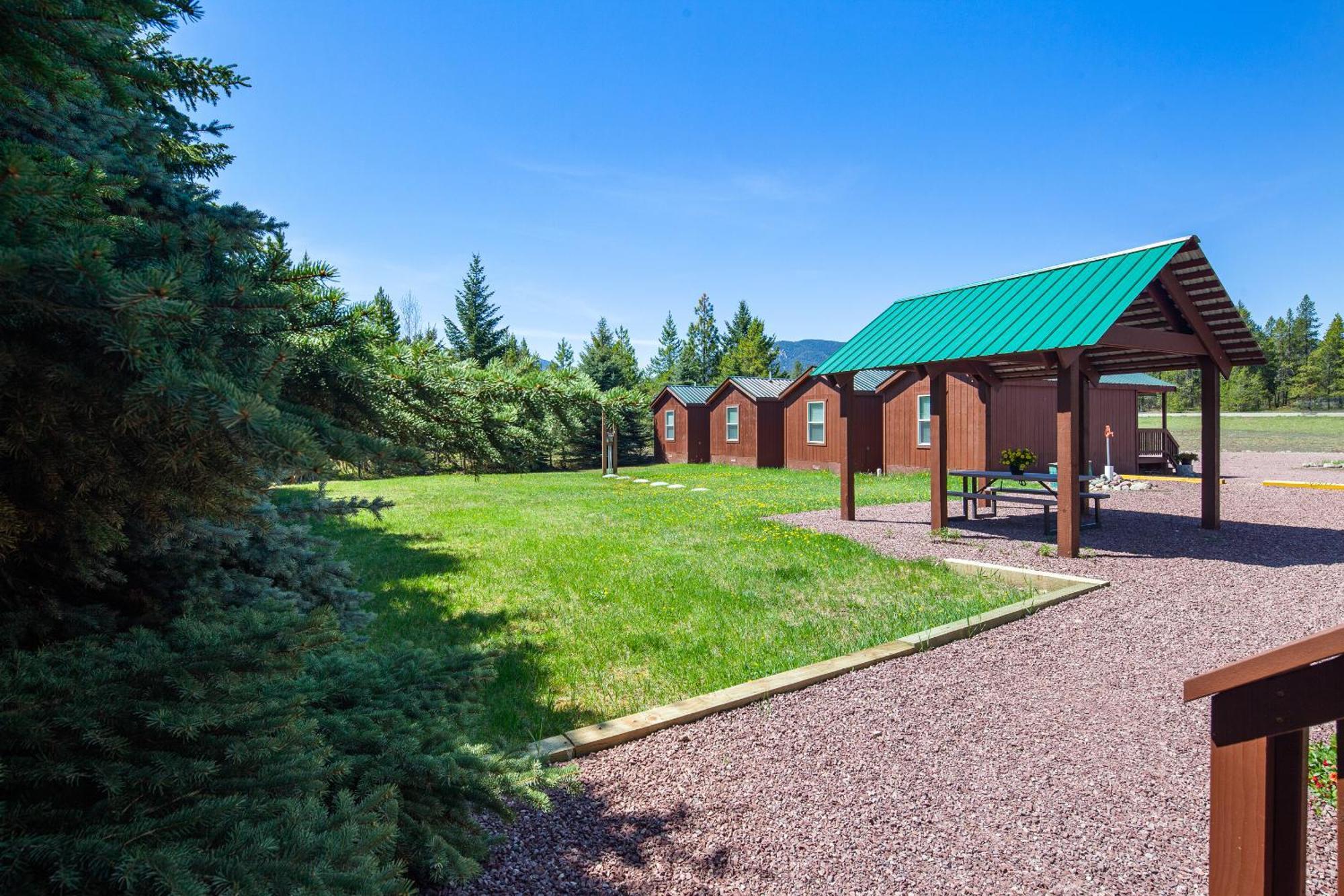Sky Eco - Glacier General Store And Cabins Coram Exterior photo