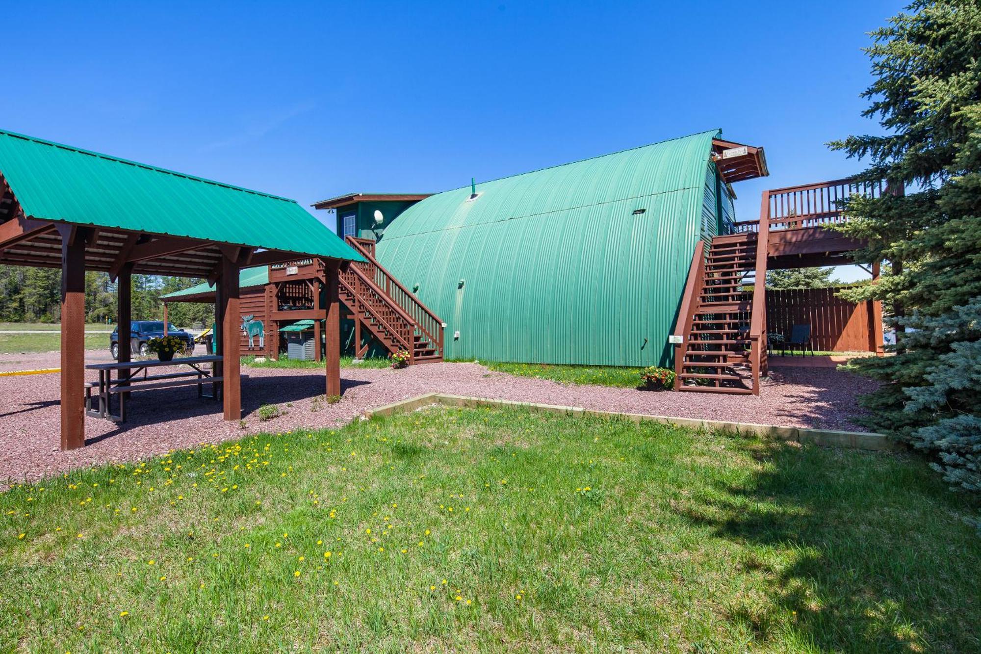 Sky Eco - Glacier General Store And Cabins Coram Exterior photo