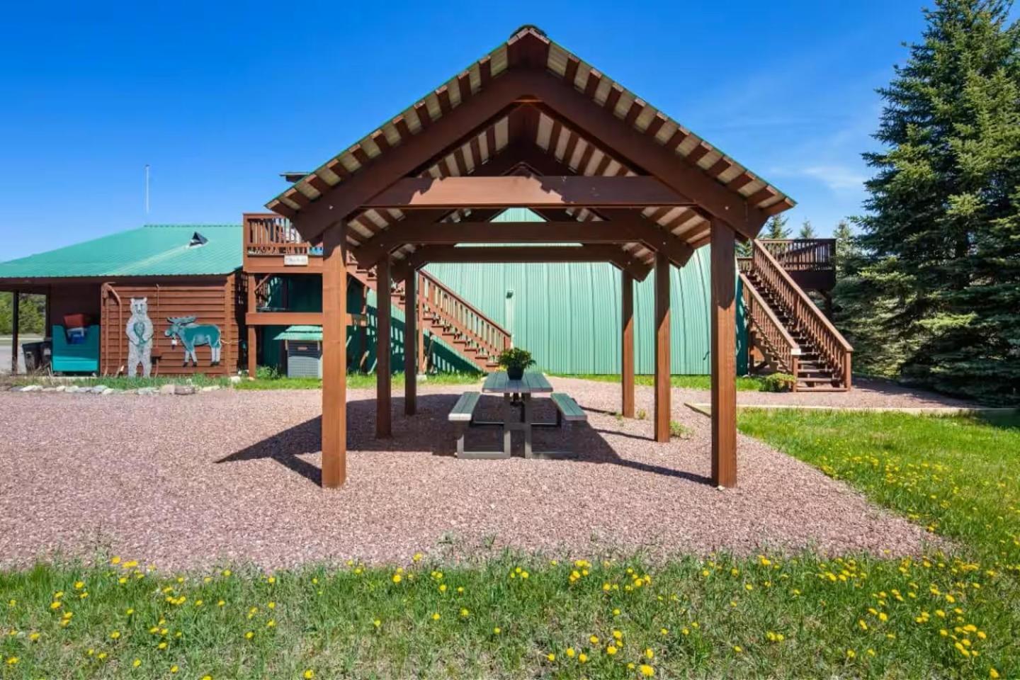 Sky Eco - Glacier General Store And Cabins Coram Exterior photo